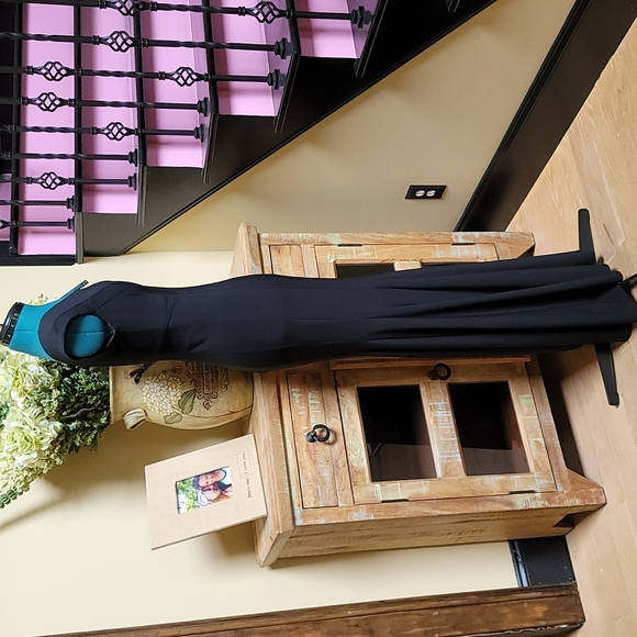 NWT Betsy & Adam V Neck Mermaid Gown - SZ 6 - Picture 4 of 9